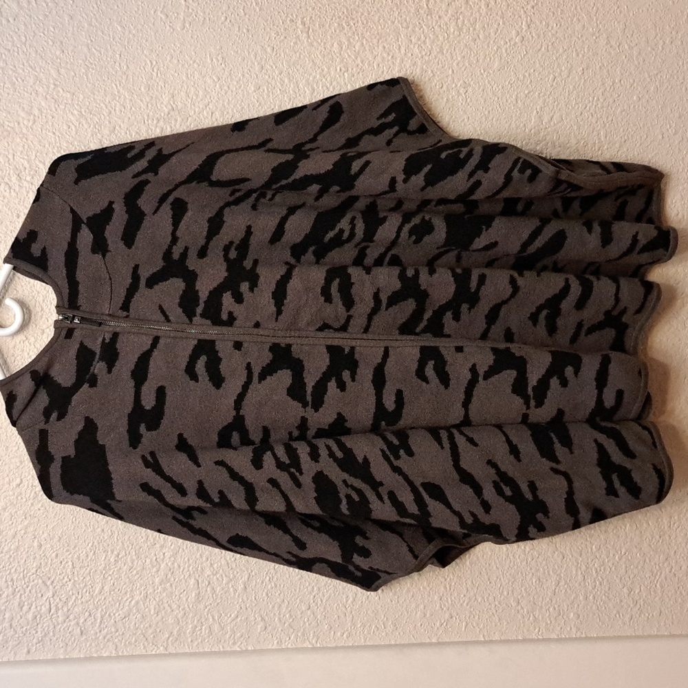 TAHARI Heavy Weight Camo/Animal Print Knit Cape Jacket Size Womens XXL